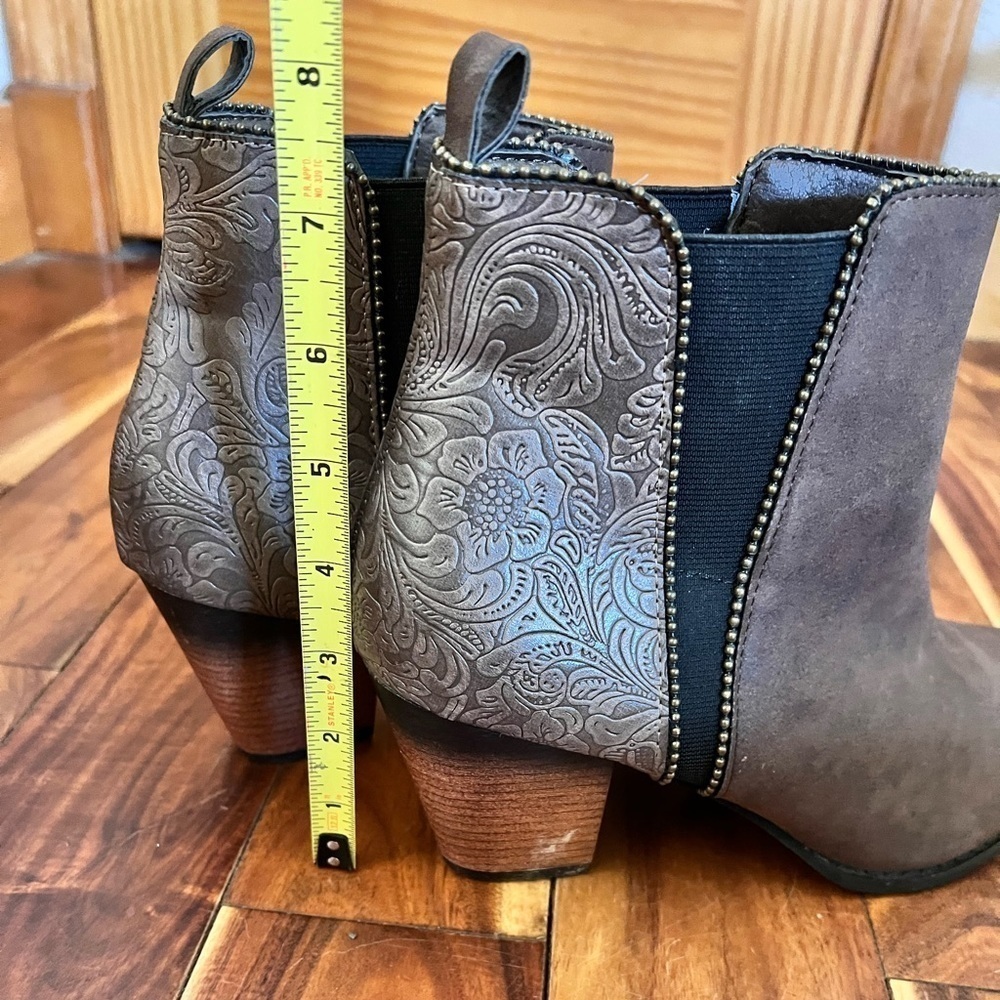Maurices 10M Vegan Taupe Ankle Boots Embossed Mixed Media Casual Boho Western - Picture 8 of 10